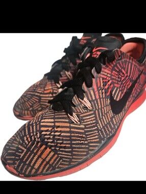 Nike Free 5.0 TR 704695 Women 7 Black/Coral Low Top Knit LaceUp Run Sneaker[8E